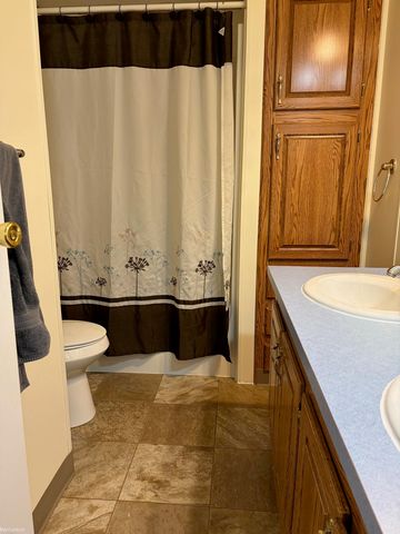 421 Red Pine Drive, Flint, MI 48506