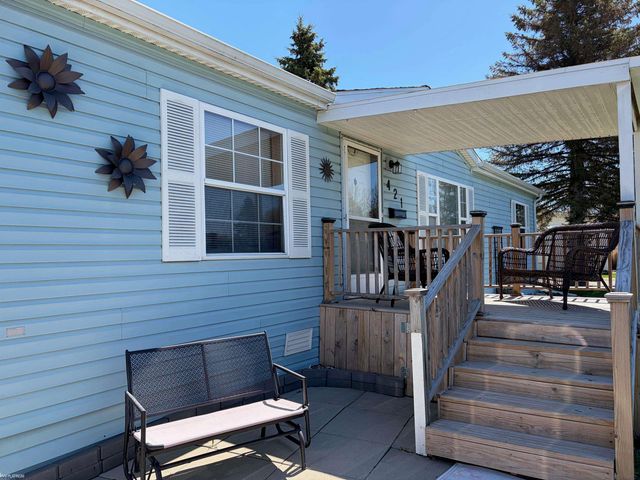 421 Red Pine Drive, Flint, MI 48506