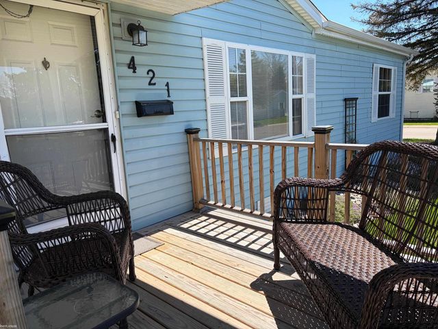 421 Red Pine Drive, Flint, MI 48506