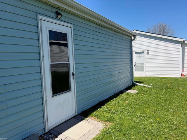 421 Red Pine Drive, Flint, MI 48506