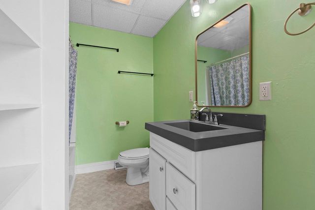 417 W BEACON AVENUE, New London, WI 54961