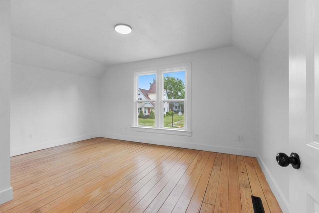 417 W BEACON AVENUE, New London, WI 54961