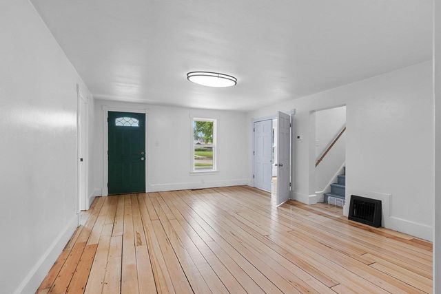 417 W BEACON AVENUE, New London, WI 54961