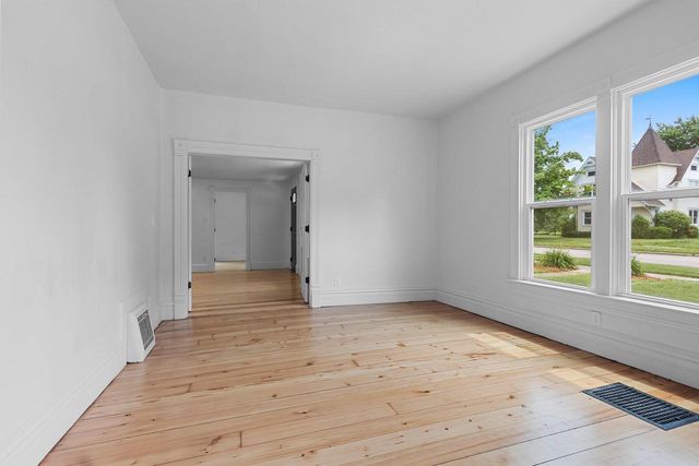 417 W BEACON AVENUE, New London, WI 54961