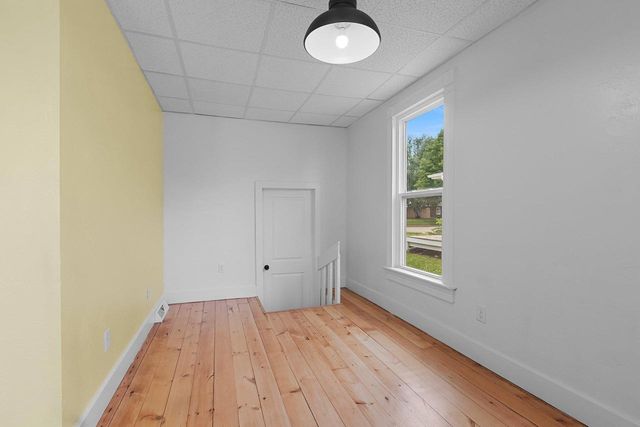 417 W BEACON AVENUE, New London, WI 54961