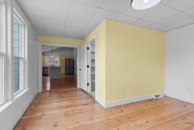 417 W BEACON AVENUE, New London, WI 54961