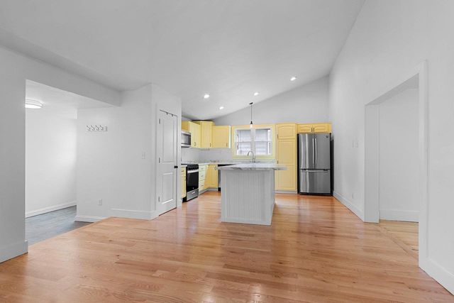 417 W BEACON AVENUE, New London, WI 54961