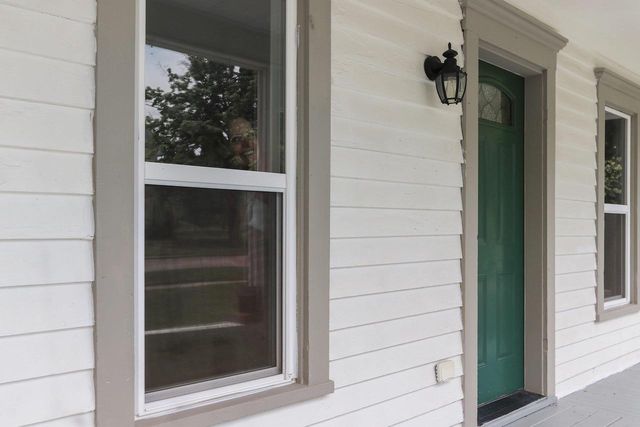417 W BEACON AVENUE, New London, WI 54961