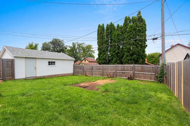 417 W BEACON AVENUE, New London, WI 54961
