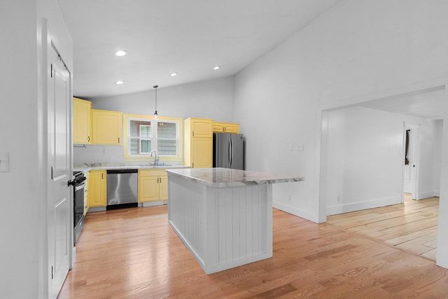 417 W BEACON AVENUE, New London, WI 54961