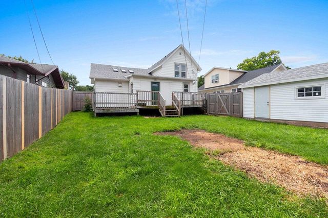 417 W BEACON AVENUE, New London, WI 54961