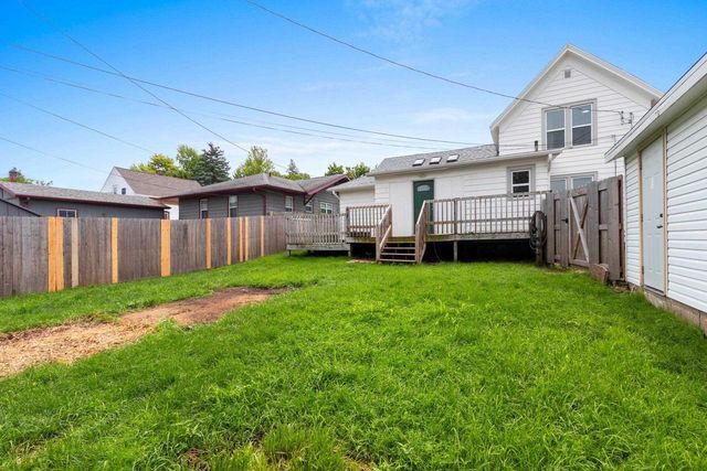 417 W BEACON AVENUE, New London, WI 54961