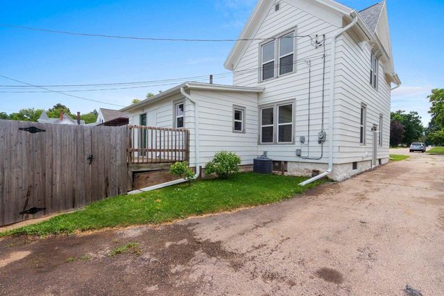 417 W BEACON AVENUE, New London, WI 54961