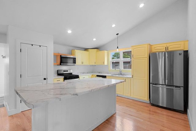 417 W BEACON AVENUE, New London, WI 54961
