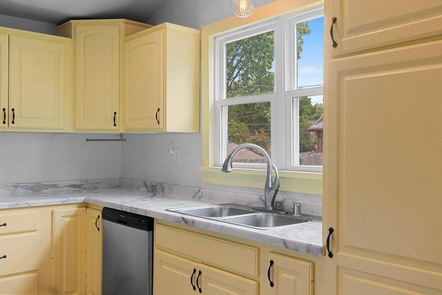 417 W BEACON AVENUE, New London, WI 54961