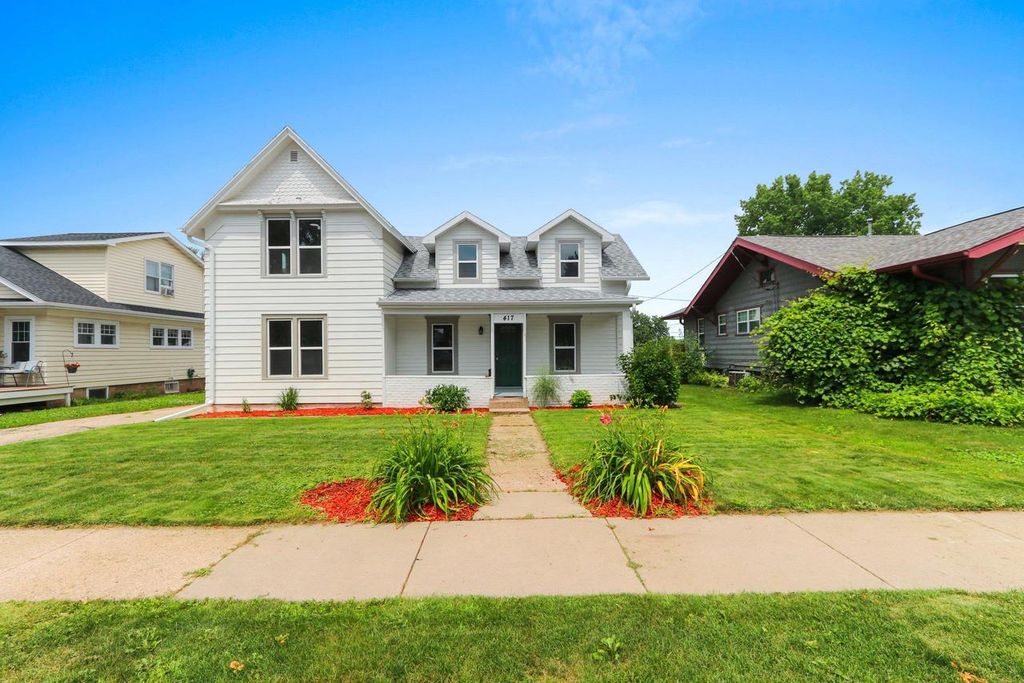 417 W BEACON AVENUE, New London, WI 54961