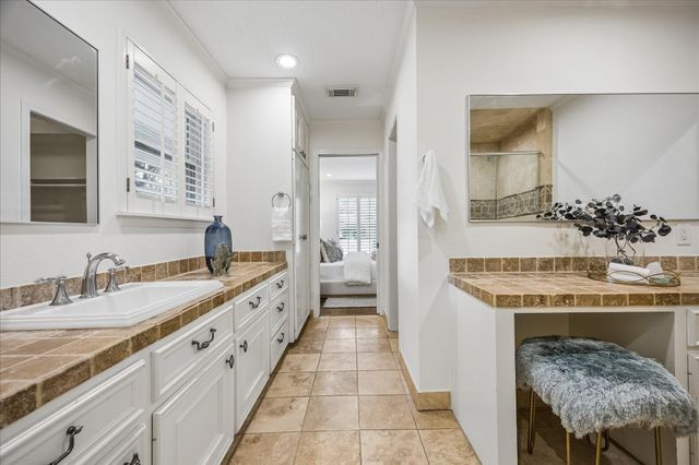 10323 Green Tree Road, Houston, TX 77042