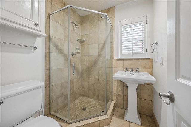10323 Green Tree Road, Houston, TX 77042