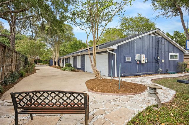 10323 Green Tree Road, Houston, TX 77042