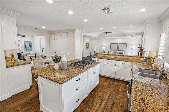 10323 Green Tree Road, Houston, TX 77042