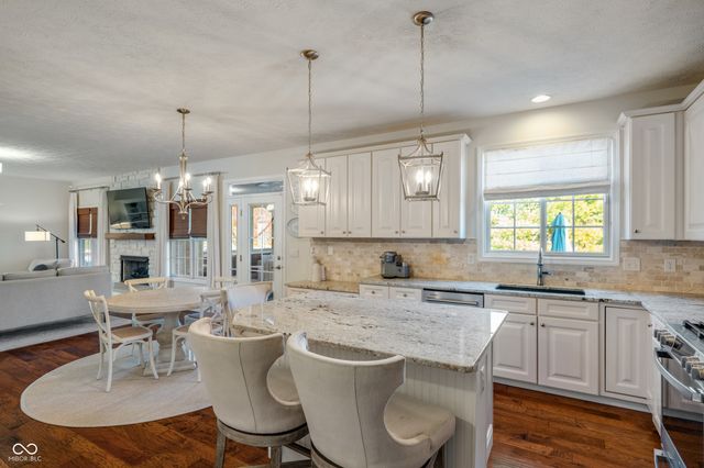 8856 Pin Oak Drive, Zionsville, IN 46077