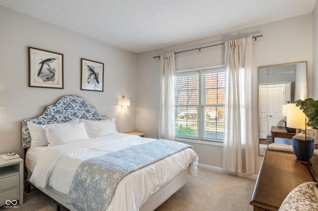 8856 Pin Oak Drive, Zionsville, IN 46077