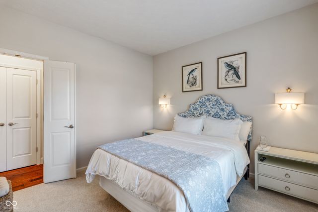 8856 Pin Oak Drive, Zionsville, IN 46077