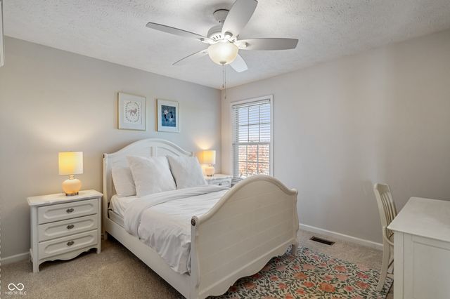 8856 Pin Oak Drive, Zionsville, IN 46077