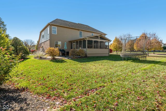 8856 Pin Oak Drive, Zionsville, IN 46077