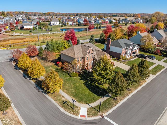8856 Pin Oak Drive, Zionsville, IN 46077