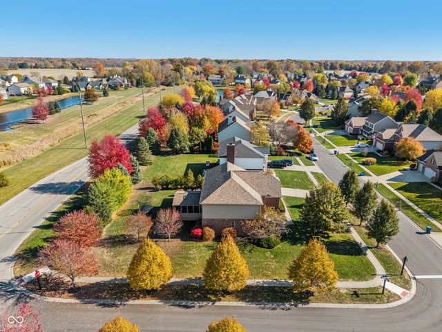 8856 Pin Oak Drive, Zionsville, IN 46077