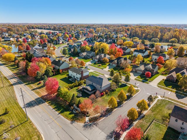 8856 Pin Oak Drive, Zionsville, IN 46077