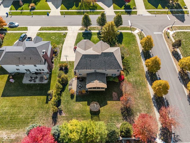 8856 Pin Oak Drive, Zionsville, IN 46077