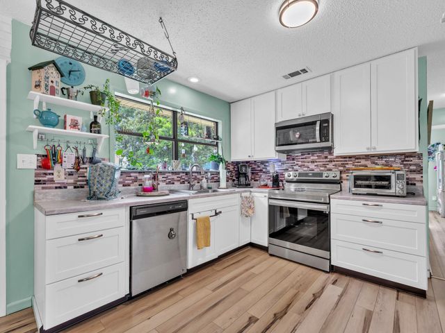 141 NW Rainbow Drive, Fort Walton Beach, FL 32548