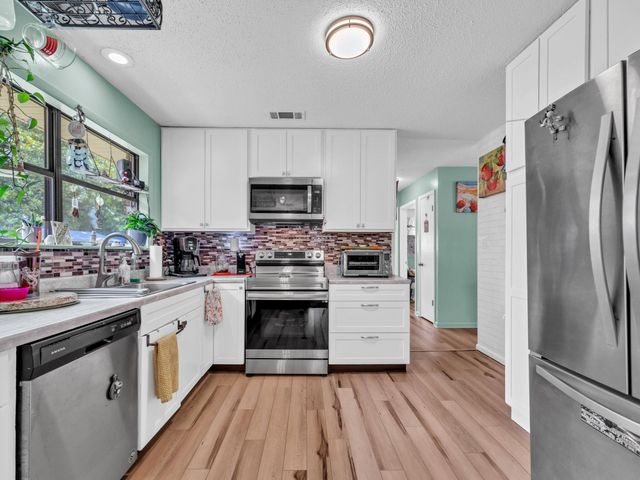 141 NW Rainbow Drive, Fort Walton Beach, FL 32548