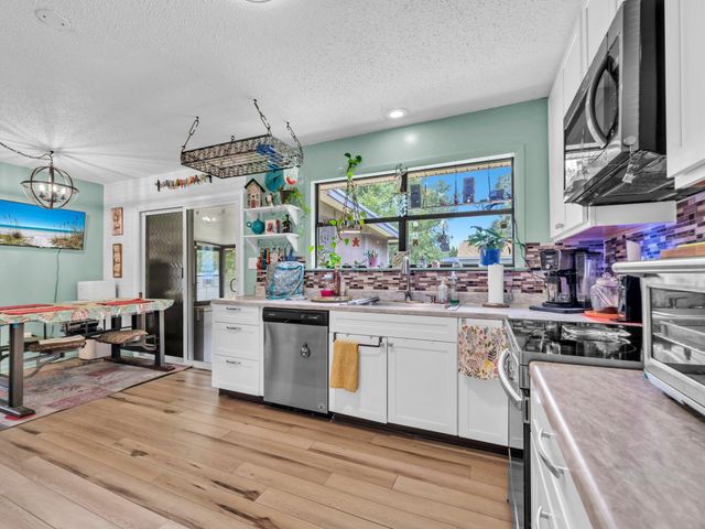 141 NW Rainbow Drive, Fort Walton Beach, FL 32548