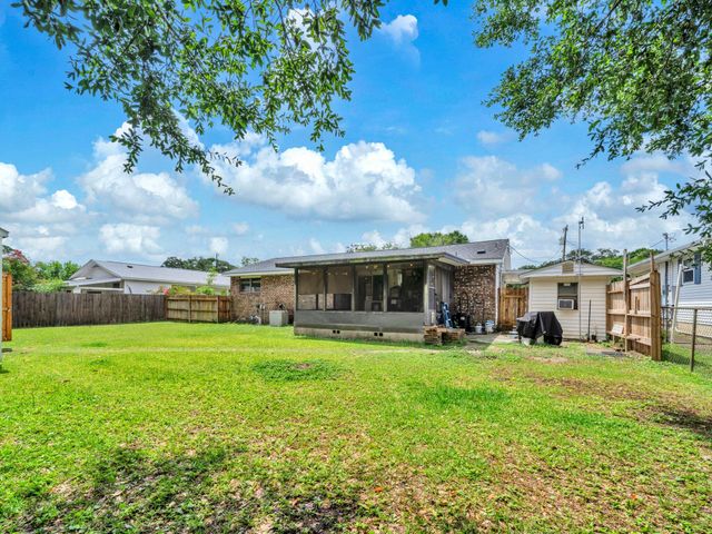 141 NW Rainbow Drive, Fort Walton Beach, FL 32548