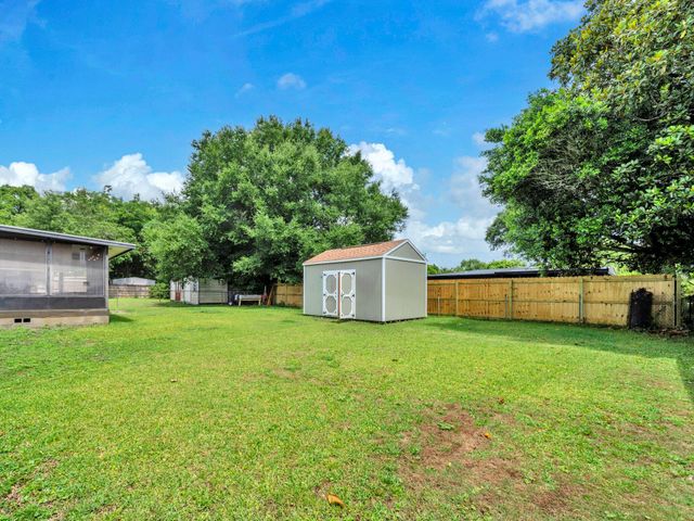 141 NW Rainbow Drive, Fort Walton Beach, FL 32548