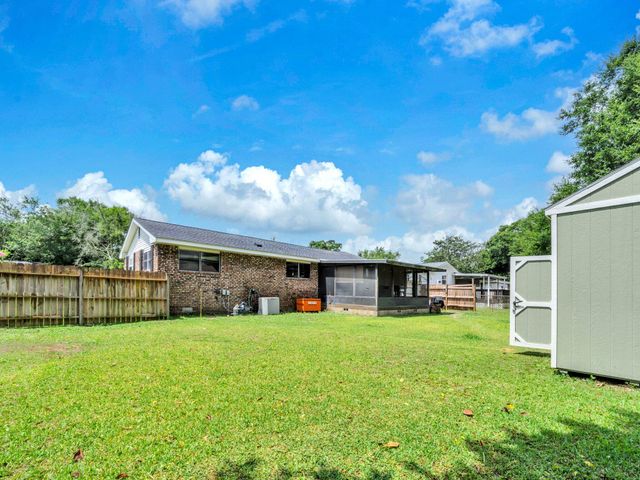141 NW Rainbow Drive, Fort Walton Beach, FL 32548