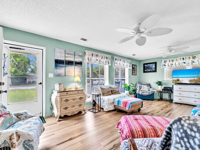 141 NW Rainbow Drive, Fort Walton Beach, FL 32548