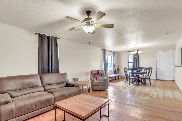 270 E Lamar Street, Palmer, TX 75152