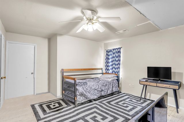 270 E Lamar Street, Palmer, TX 75152