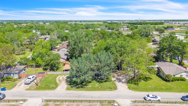 270 E Lamar Street, Palmer, TX 75152
