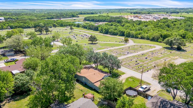 270 E Lamar Street, Palmer, TX 75152