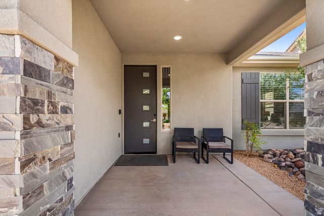 379 N PUERTA DR, Washington, UT 84780