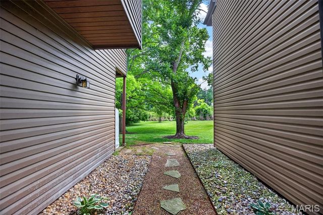 13811 Amiot Drive A, St Louis, MO 63146