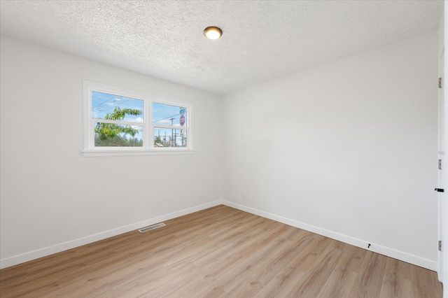 6212 N Assembly St, Spokane, WA 99205