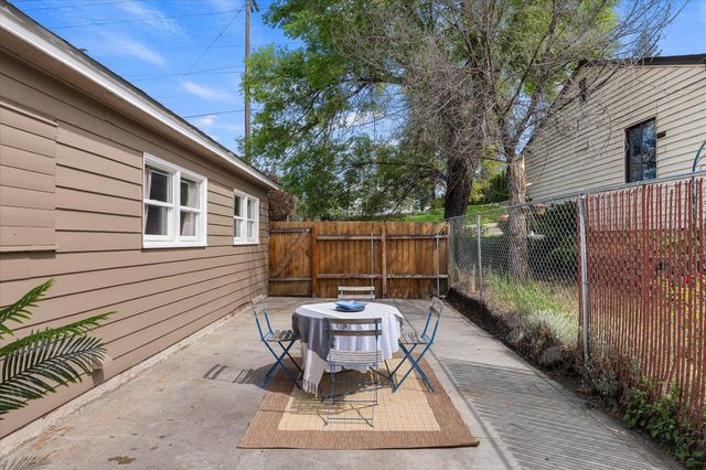 6212 N Assembly St, Spokane, WA 99205