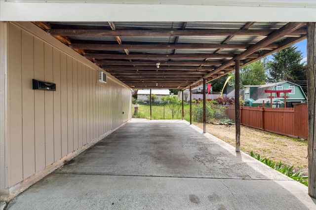 6212 N Assembly St, Spokane, WA 99205