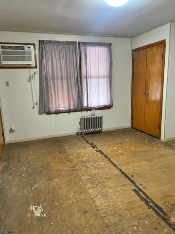 63 Garrison St, Newark City, NJ 07105